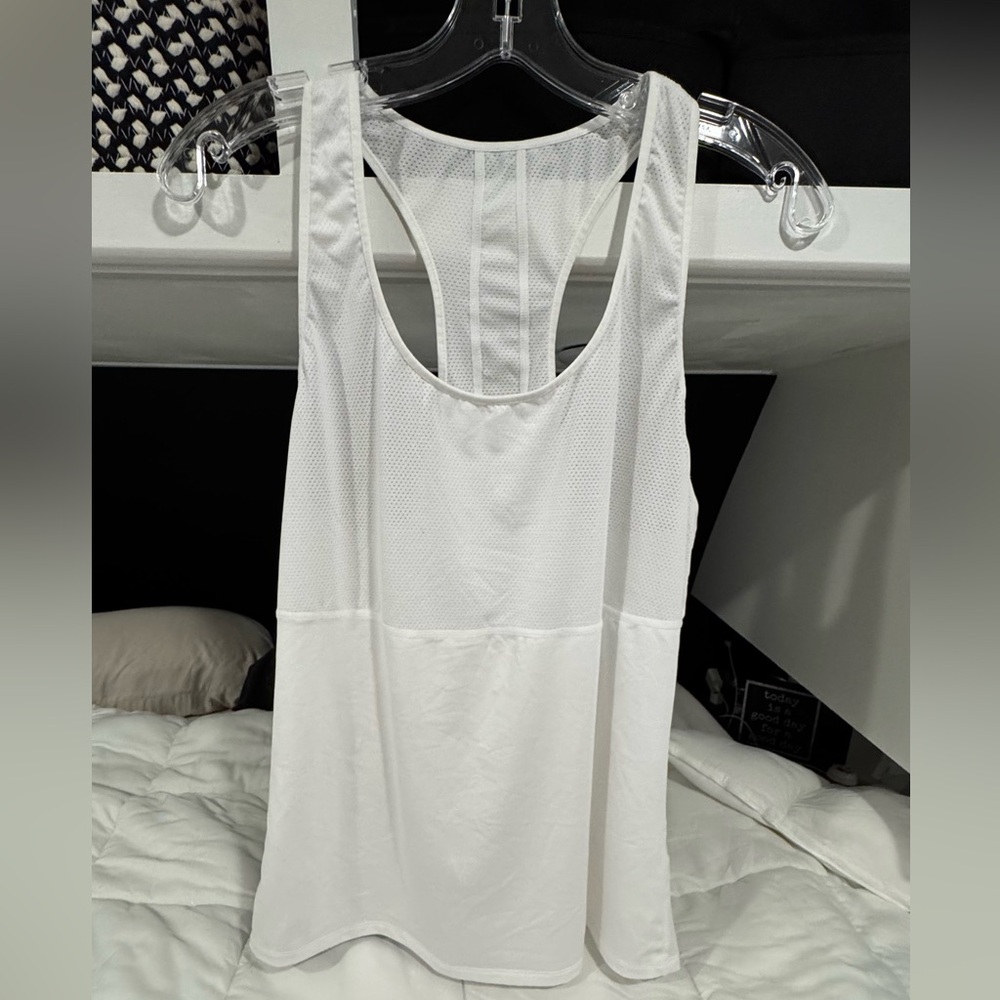 Fabletics White Sleeveless Tank Top with Scoop Neckline